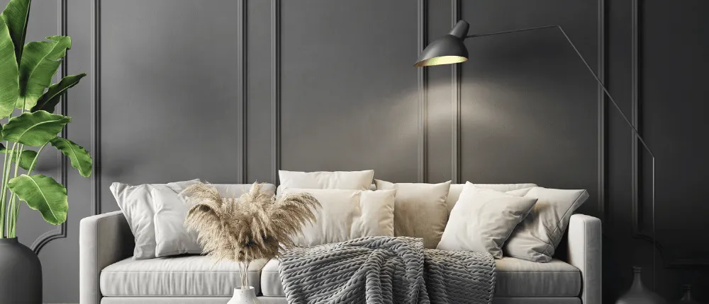 Salon contemporain aux murs gris ardoise et boiseries